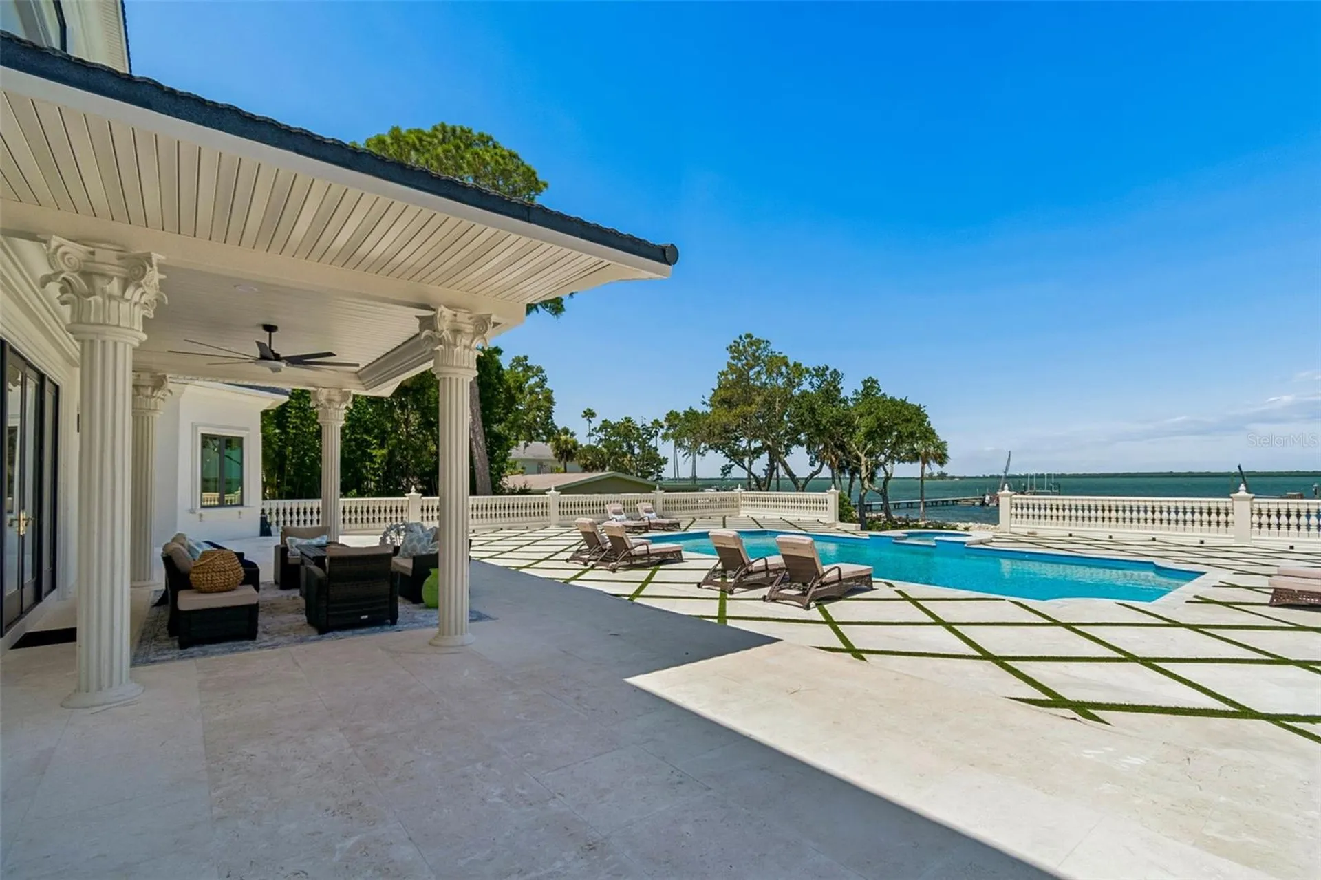 1516 Bayshore Boulevard Dunedin FL 34698