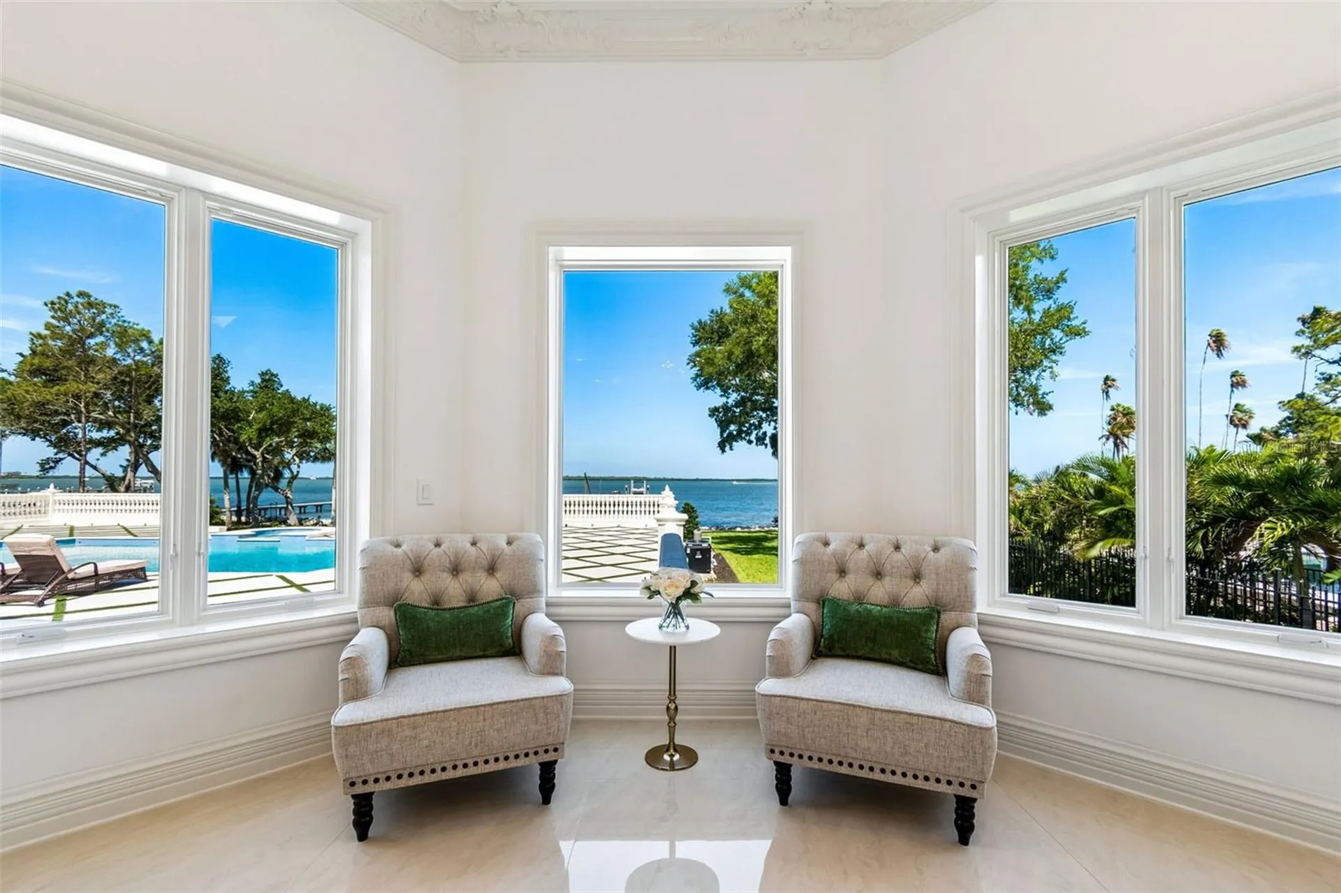 1516 Bayshore Boulevard Dunedin FL 34698