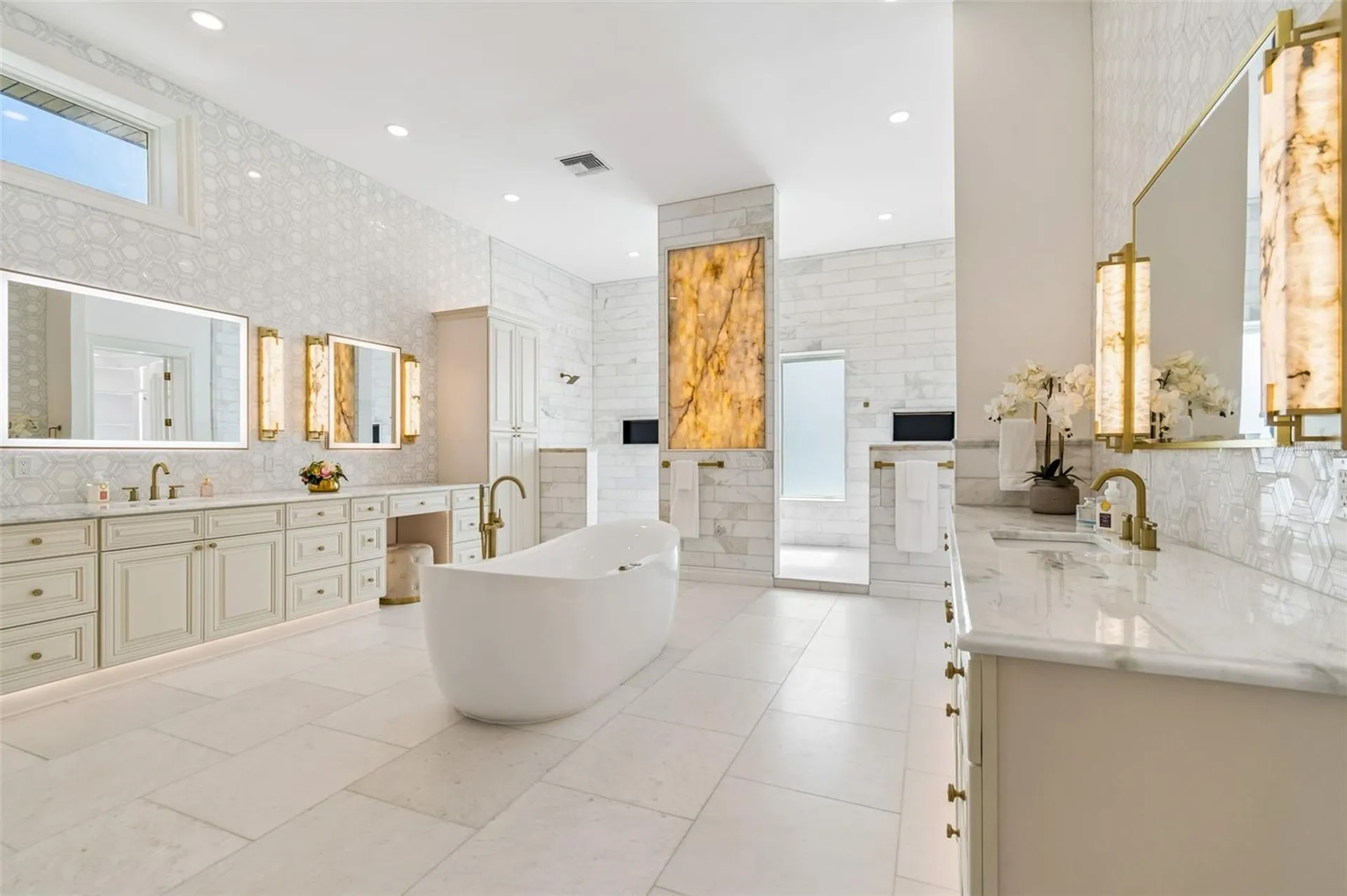 1516 Bayshore Boulevard Dunedin FL 34698