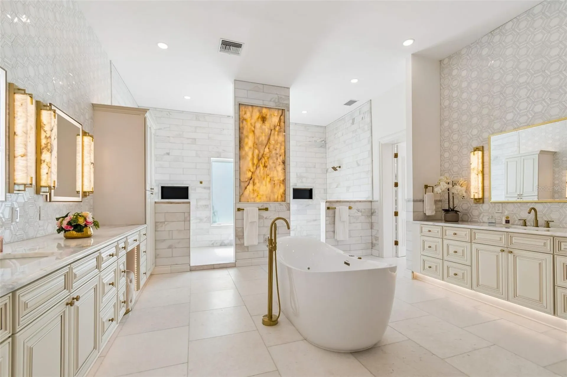 1516 Bayshore Boulevard Dunedin FL 34698