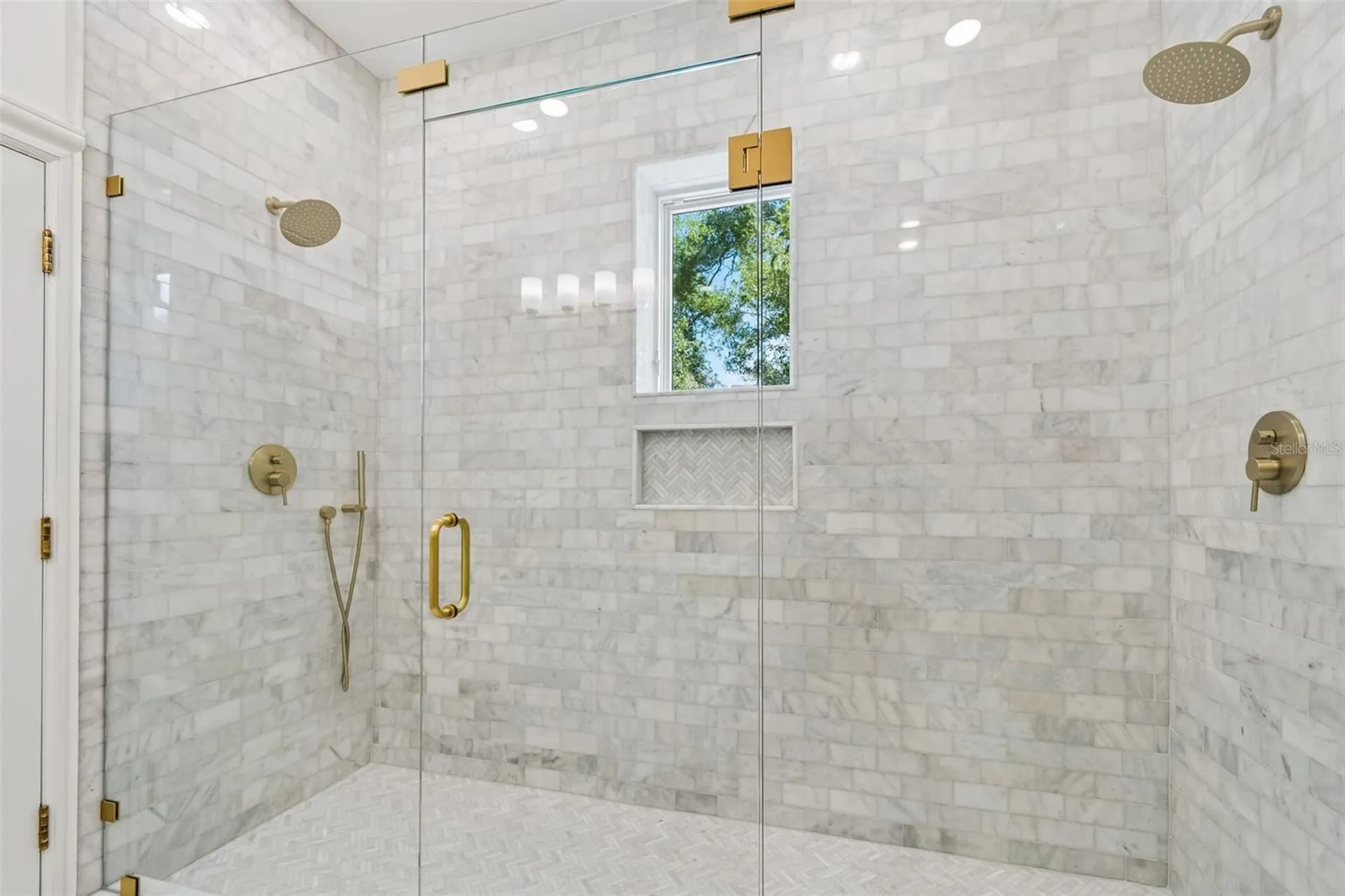 1516 Bayshore Boulevard Dunedin FL 34698