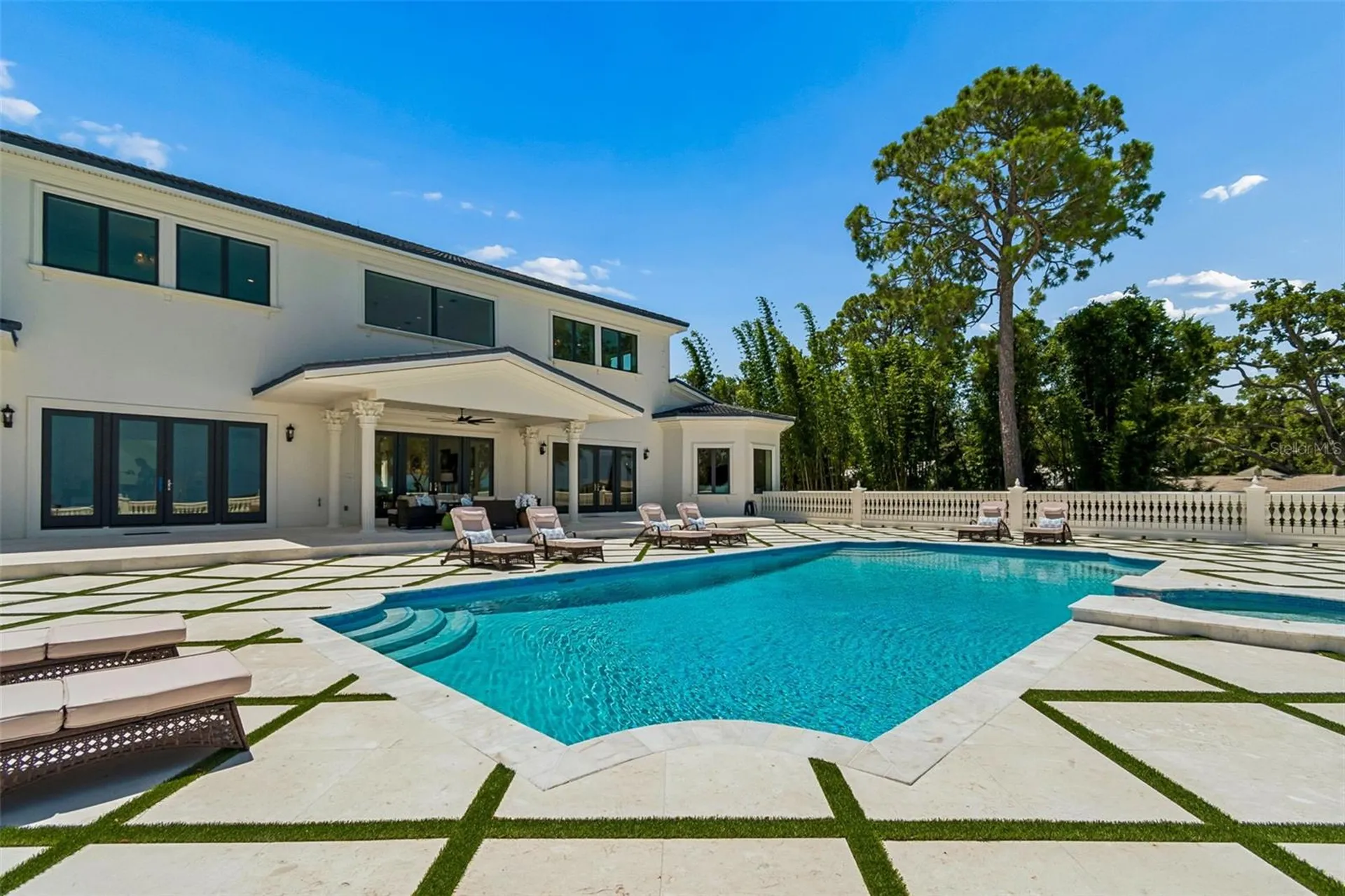 1516 Bayshore Boulevard Dunedin FL 34698