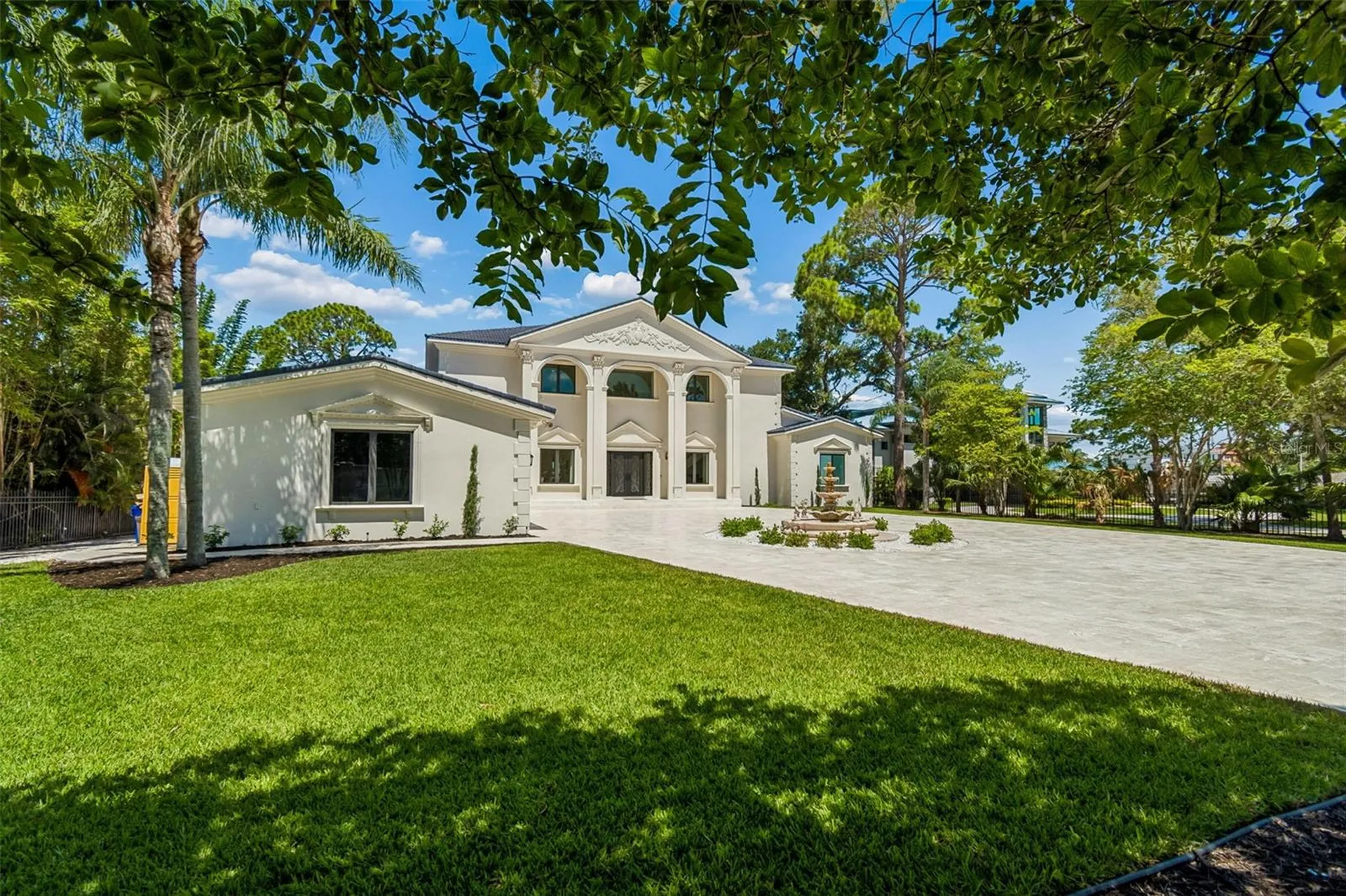 1516 Bayshore Boulevard Dunedin FL 34698