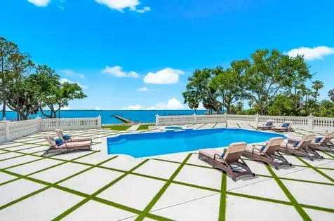 1516 Bayshore Boulevard Dunedin FL 34698