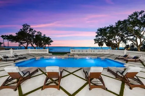 1516 Bayshore Boulevard Dunedin FL 34698