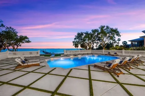 1516 Bayshore Boulevard Dunedin FL 34698
