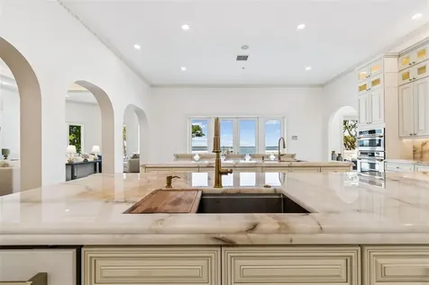 1516 Bayshore Boulevard Dunedin FL 34698