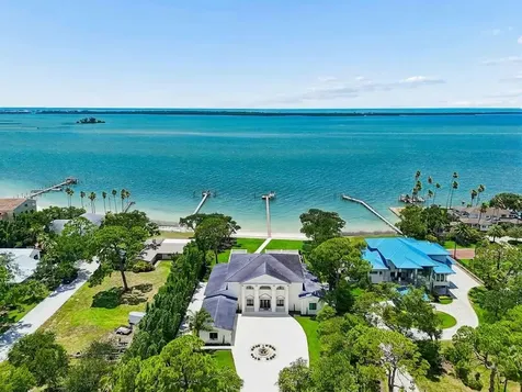 1516 Bayshore Boulevard Dunedin FL 34698