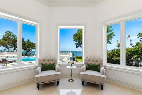 1516 Bayshore Boulevard Dunedin FL 34698