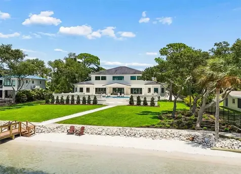 1516 Bayshore Boulevard Dunedin FL 34698