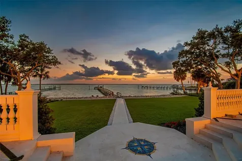 1516 Bayshore Boulevard Dunedin FL 34698
