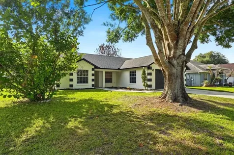 4209 Red Bird Avenue St Cloud FL 34772