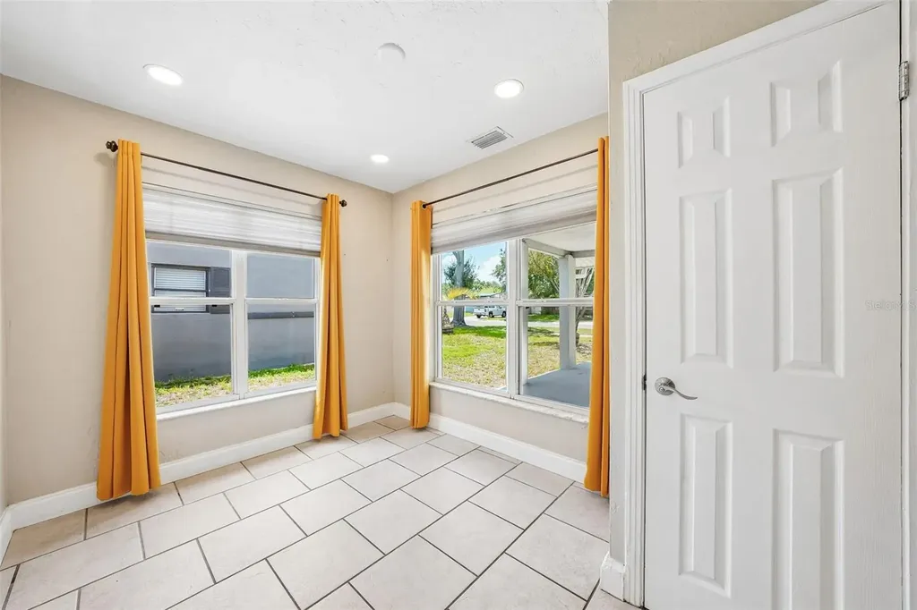 1547 56th Avenue N St Petersburg FL 33703