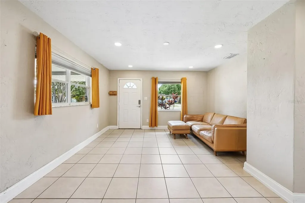 1547 56th Avenue N St Petersburg FL 33703