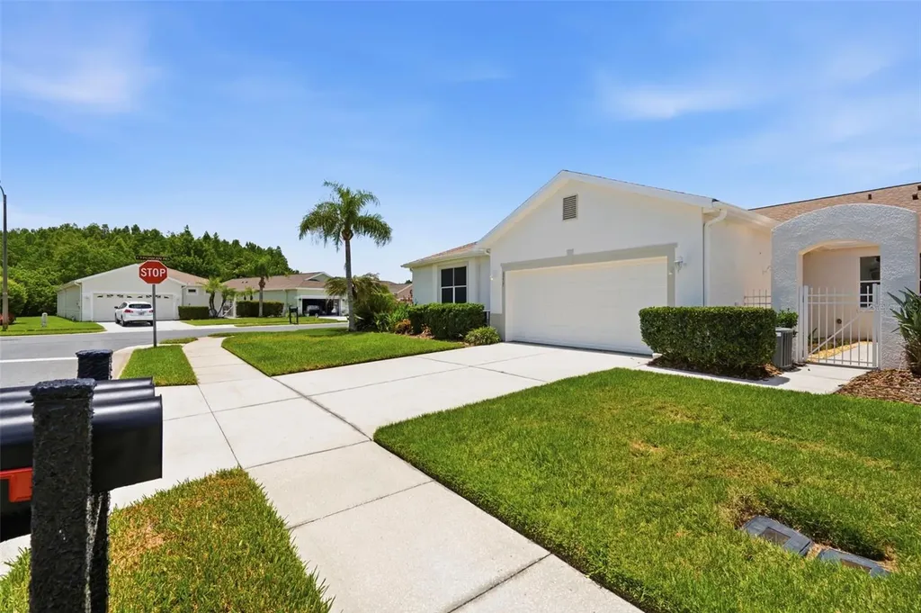 8237 Fallglo Lane Land O Lakes FL 34637