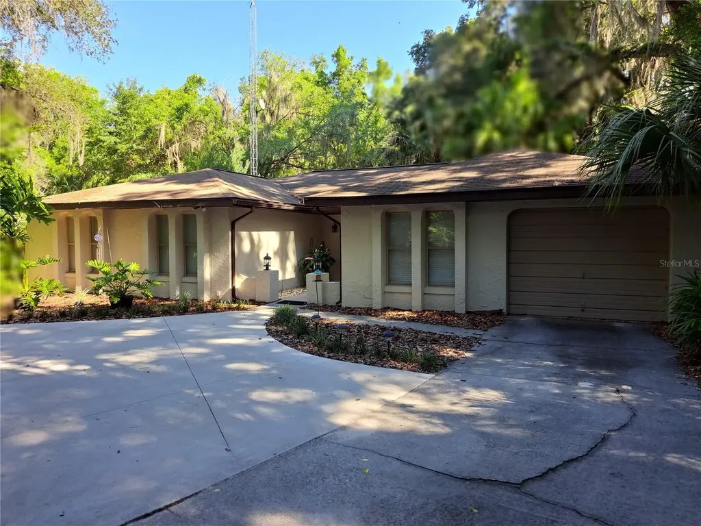5672 Ave H Mc Intosh FL 32664
