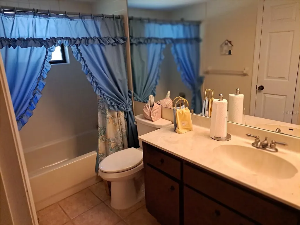 5672 Ave H Mc Intosh FL 32664