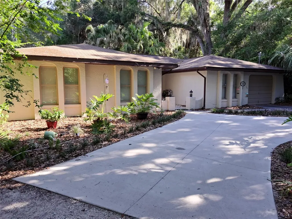 5672 Ave H Mc Intosh FL 32664