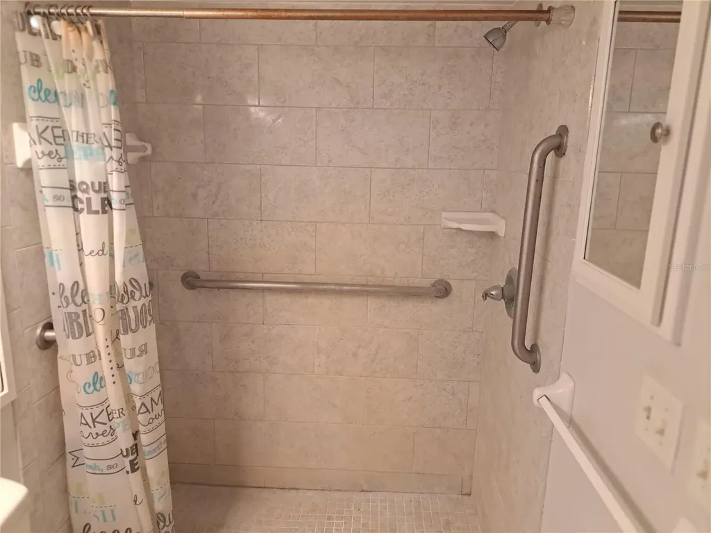 5672 Ave H Mc Intosh FL 32664