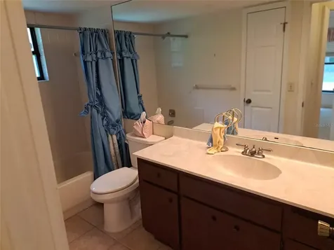 5672 Ave H Mc Intosh FL 32664