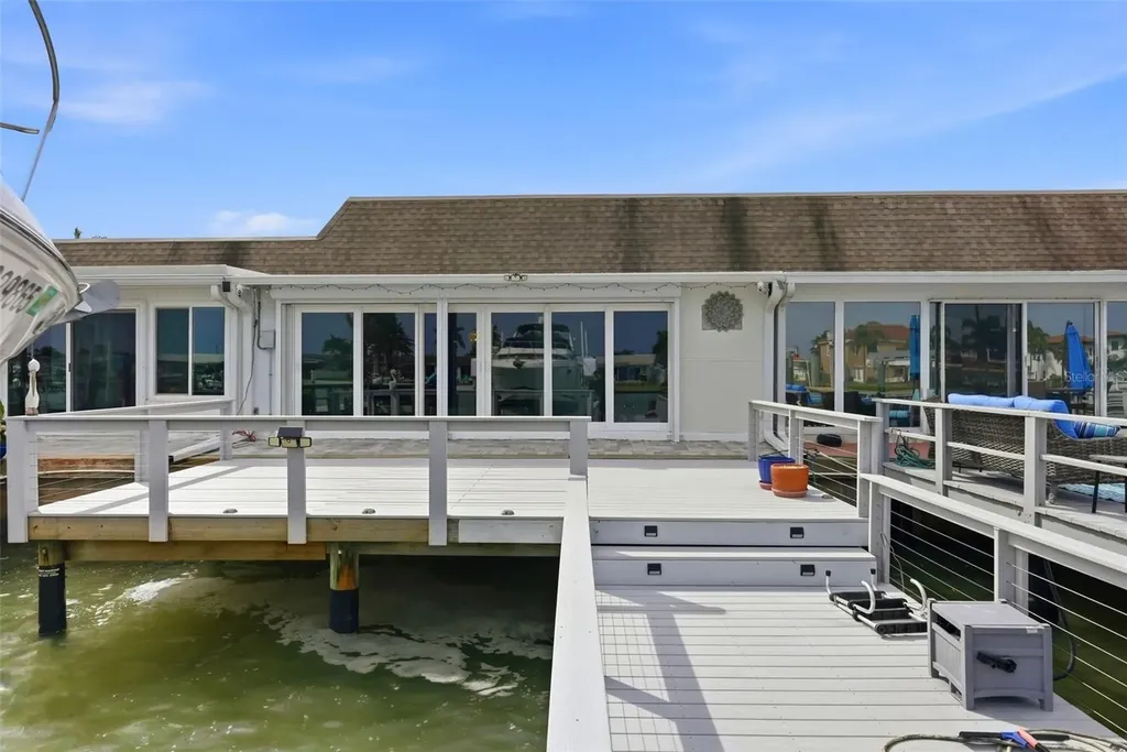 573 Boca Ciega Point Boulevard N St Petersburg FL 33708