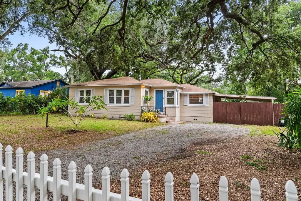 2016 E Powhatan Avenue Tampa FL 33610