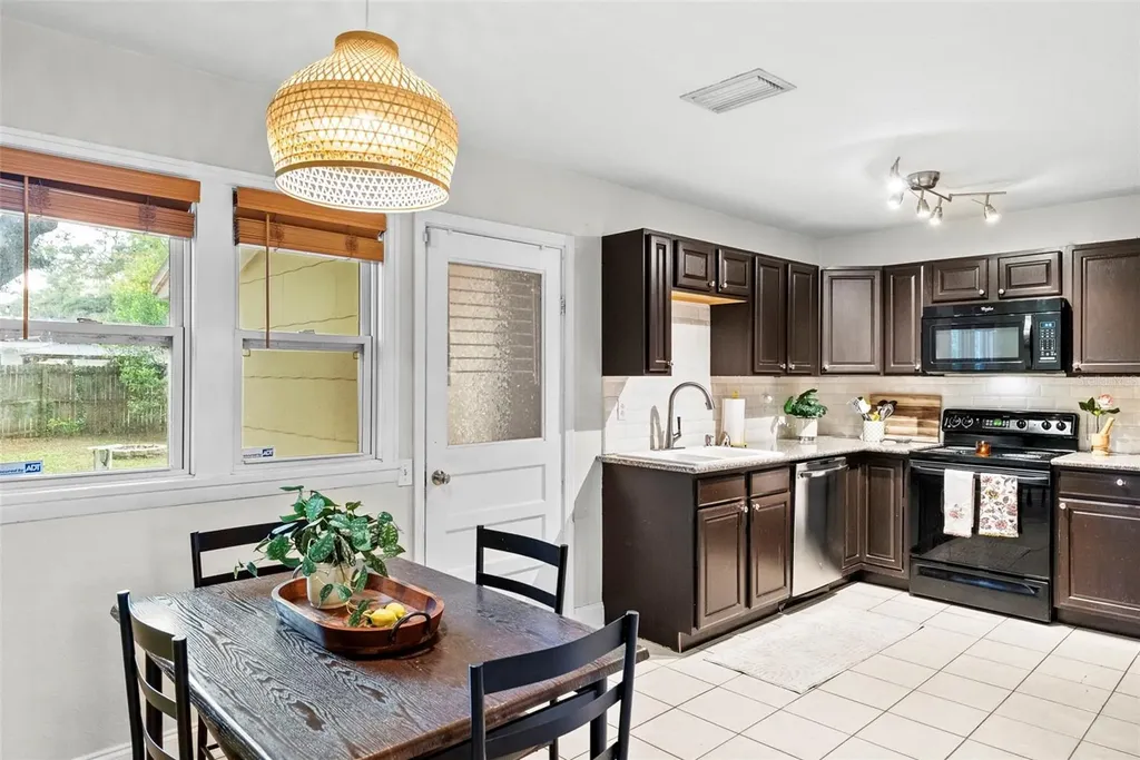 2016 E Powhatan Avenue Tampa FL 33610