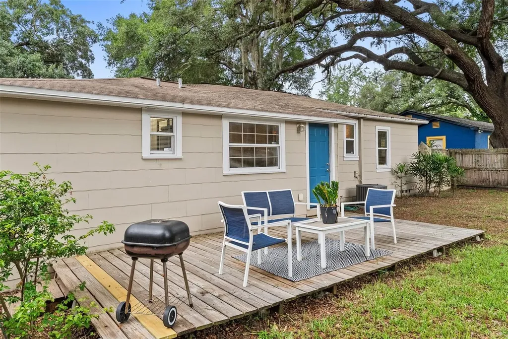 2016 E Powhatan Avenue Tampa FL 33610
