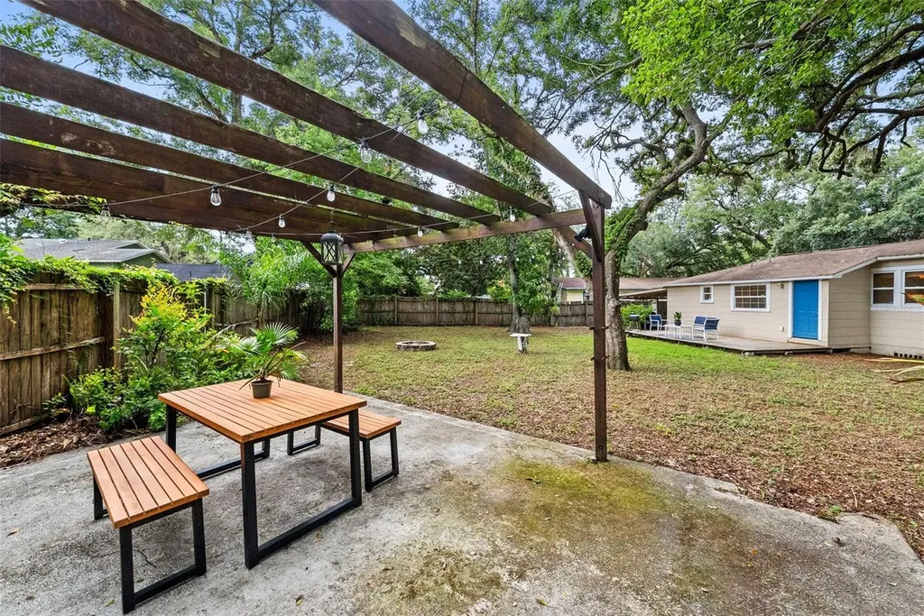 2016 E Powhatan Avenue Tampa FL 33610