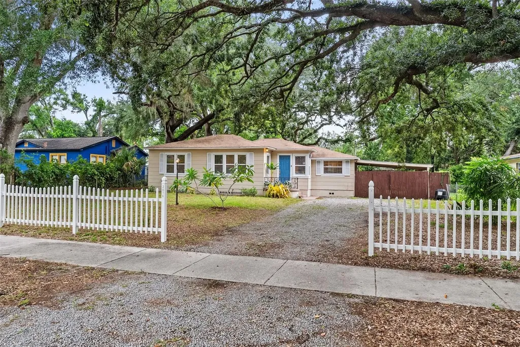 2016 E Powhatan Avenue Tampa FL 33610