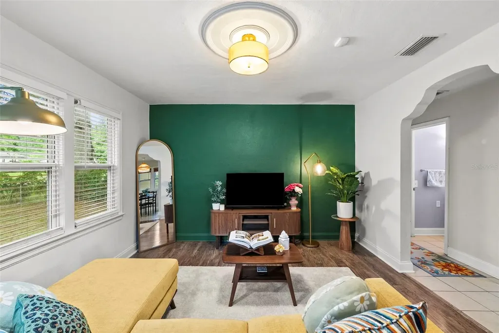 2016 E Powhatan Avenue Tampa FL 33610