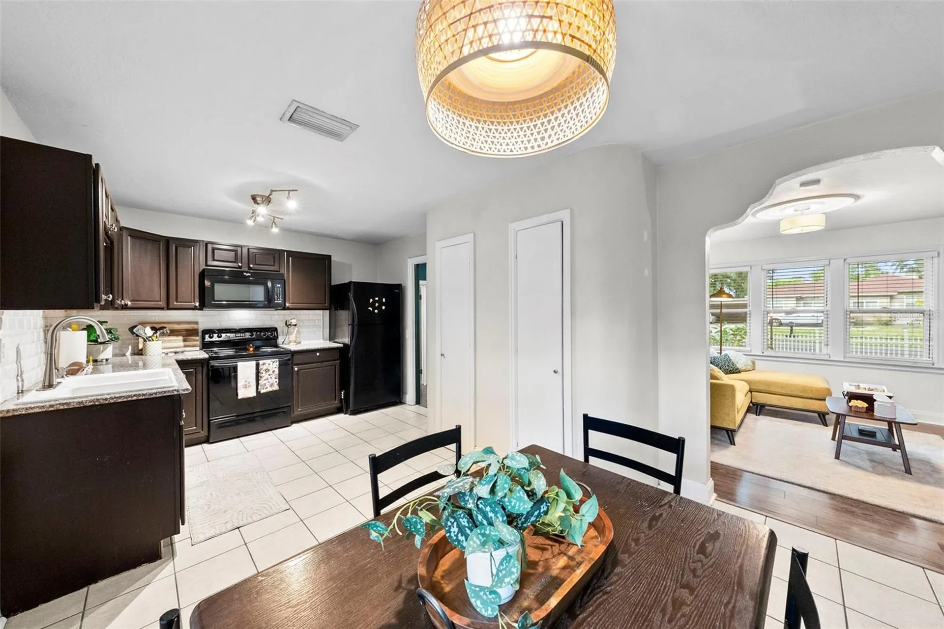 2016 E Powhatan Avenue Tampa FL 33610