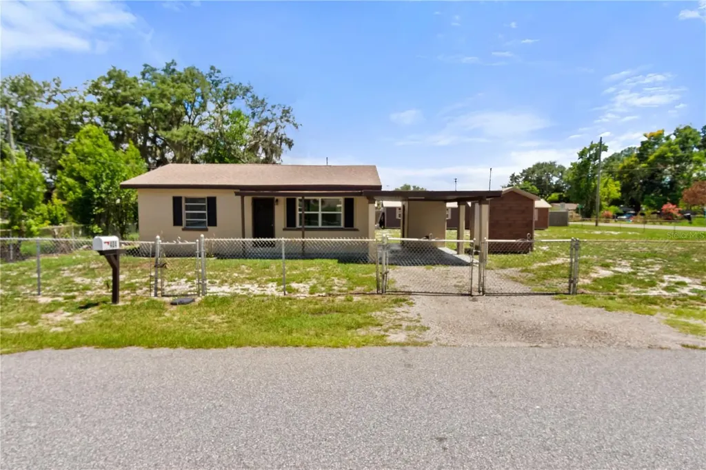 404 Armour Avenue Auburndale FL 33823