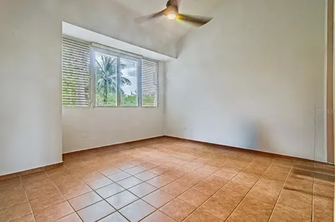 693 Ncv Vega Alta PR 00692