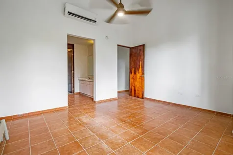693 Ncv Vega Alta PR 00692