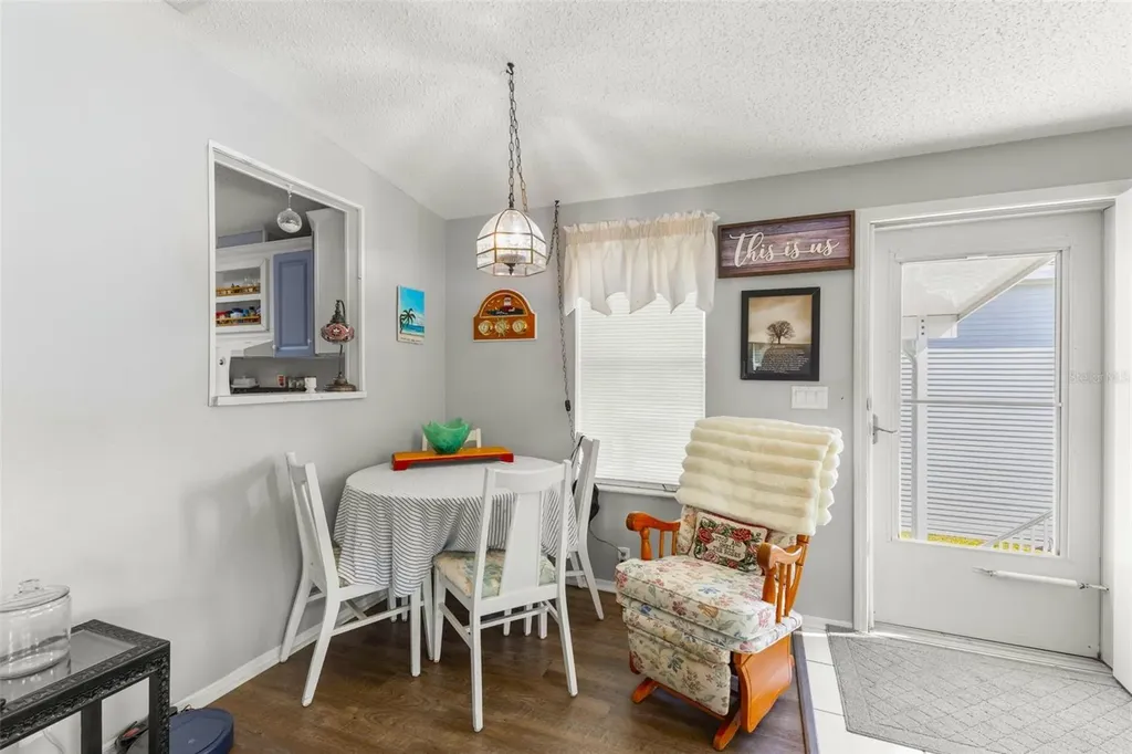 556 Mount Oak Avenue NE St Petersburg FL 33702