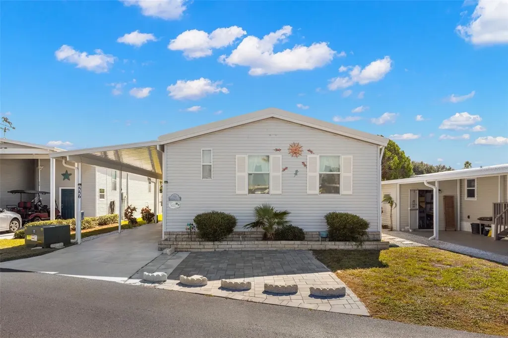 556 Mount Oak Avenue NE St Petersburg FL 33702