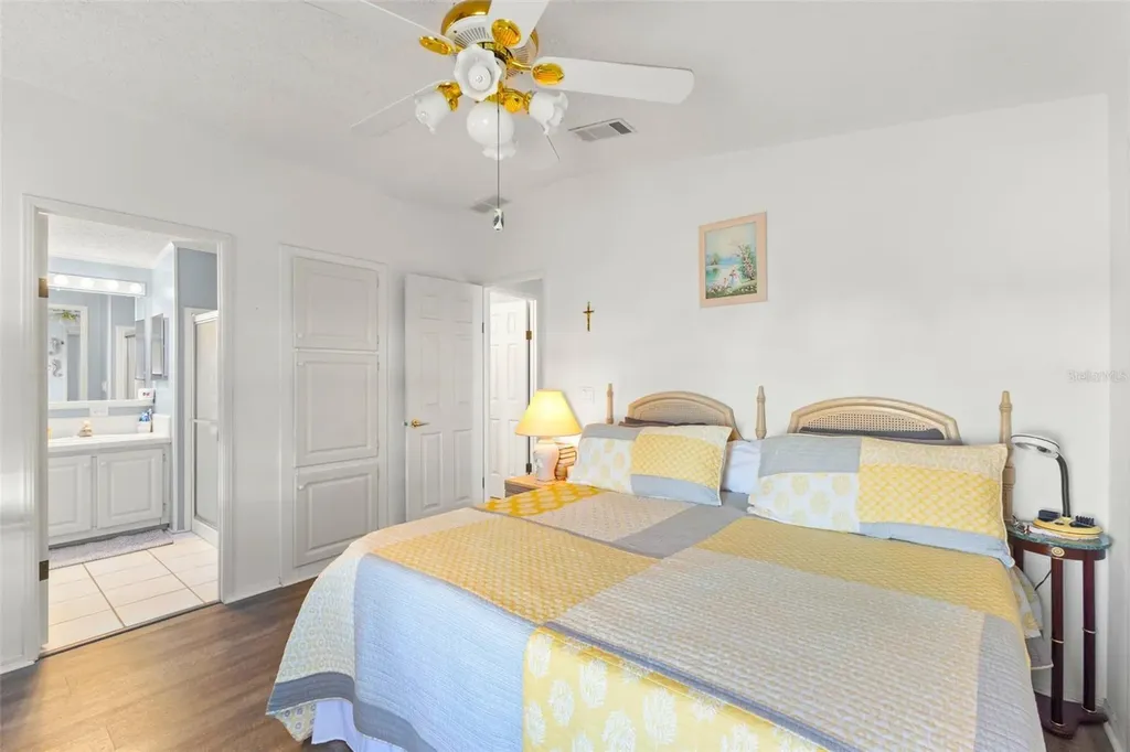 556 Mount Oak Avenue NE St Petersburg FL 33702