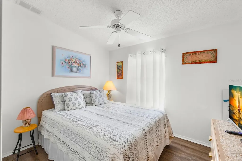 556 Mount Oak Avenue NE St Petersburg FL 33702