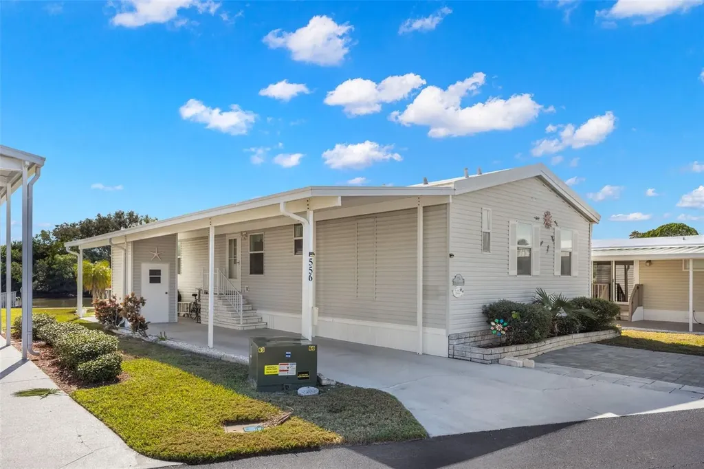 556 Mount Oak Avenue NE St Petersburg FL 33702