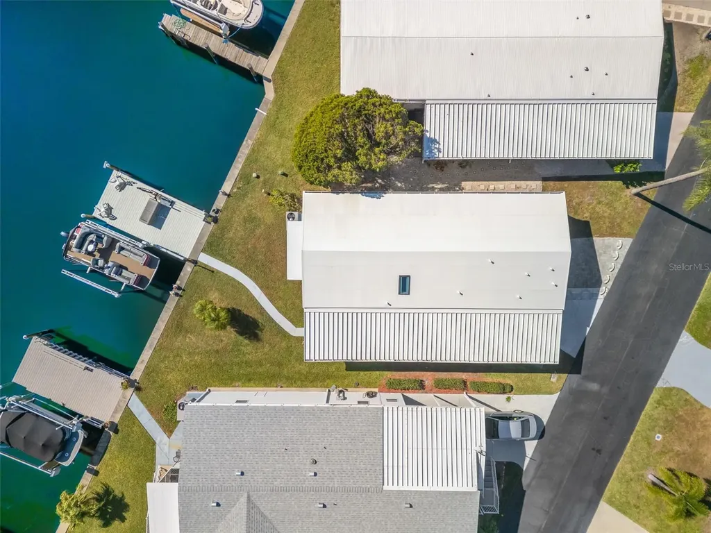 556 Mount Oak Avenue NE St Petersburg FL 33702