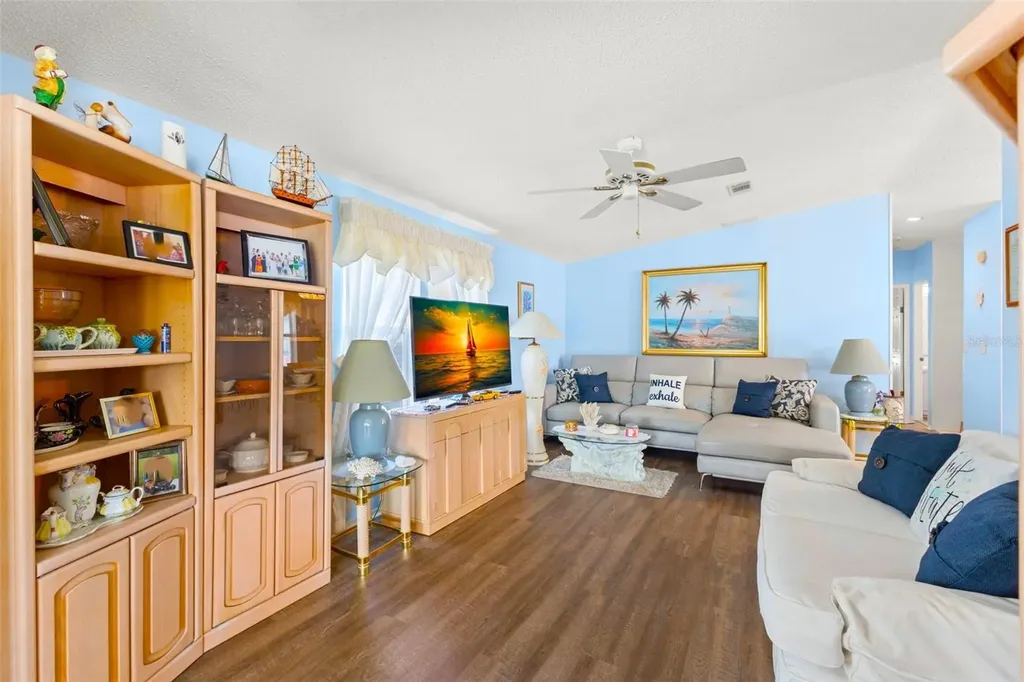 556 Mount Oak Avenue NE St Petersburg FL 33702