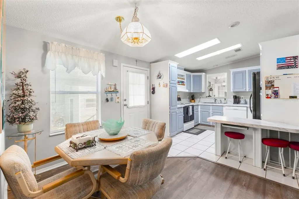 556 Mount Oak Avenue NE St Petersburg FL 33702