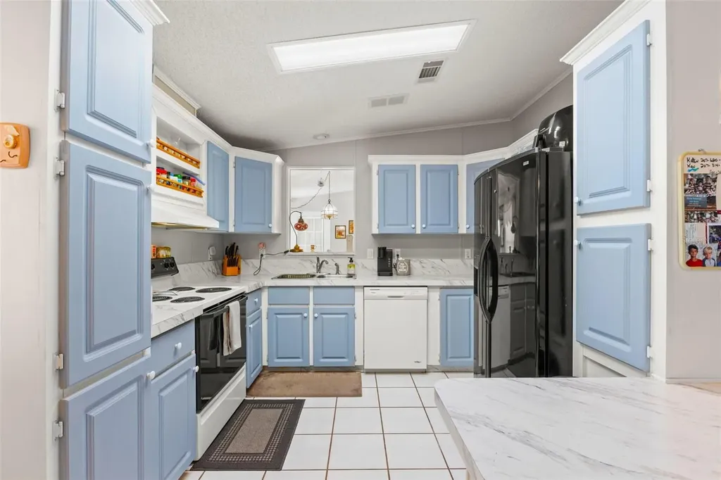 556 Mount Oak Avenue NE St Petersburg FL 33702