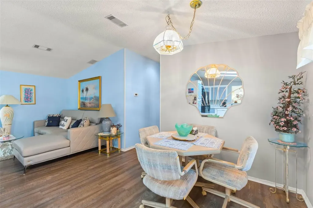 556 Mount Oak Avenue NE St Petersburg FL 33702