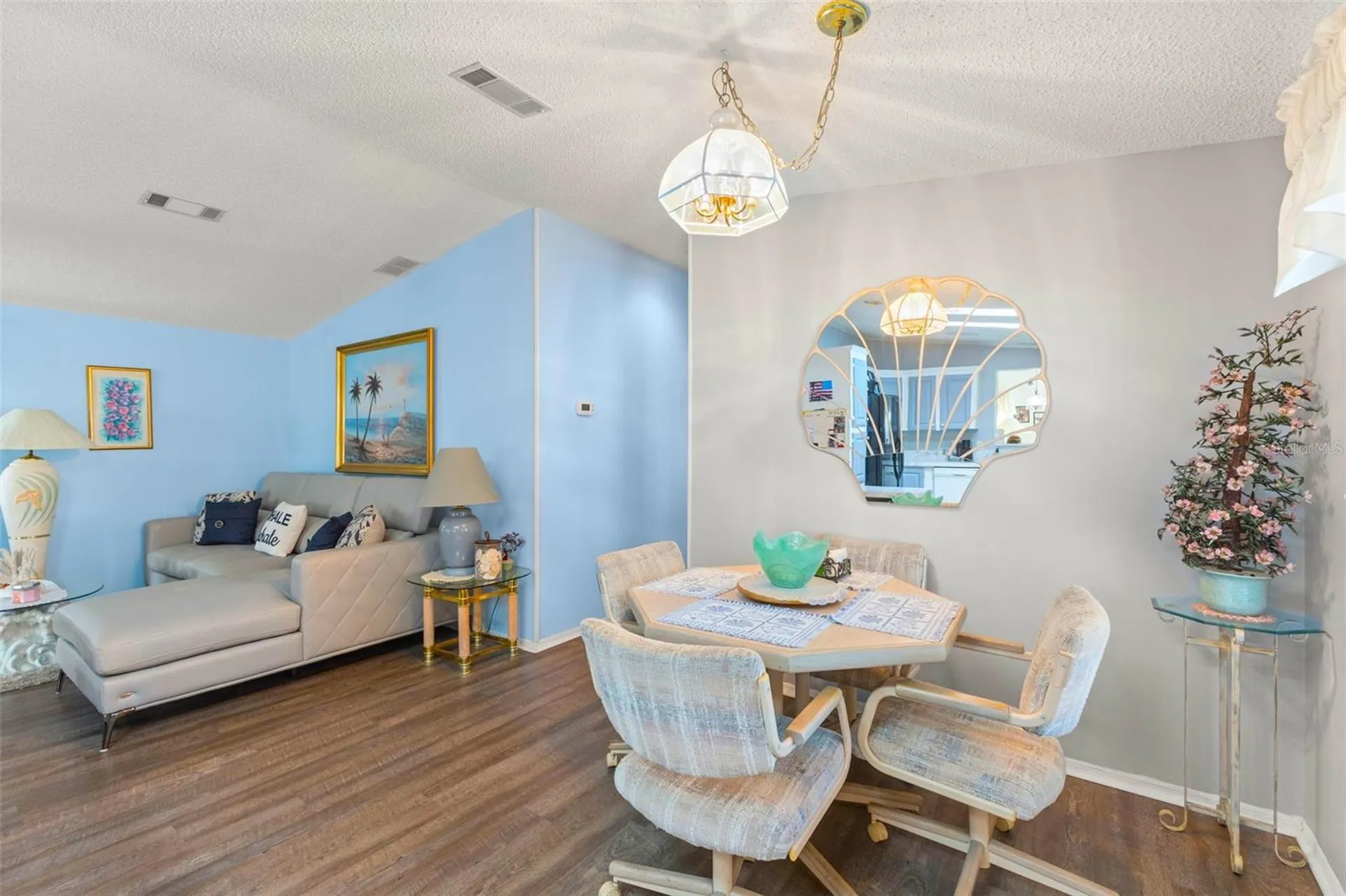 556 Mount Oak Avenue NE St Petersburg FL 33702