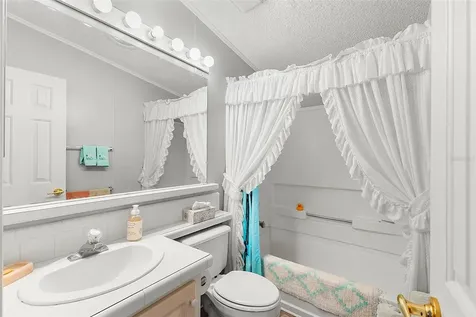 556 Mount Oak Avenue NE St Petersburg FL 33702