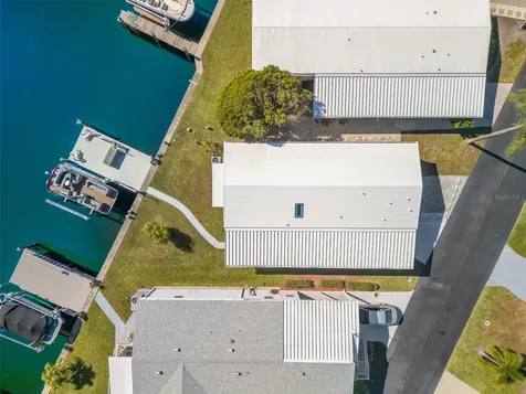 556 Mount Oak Avenue NE St Petersburg FL 33702