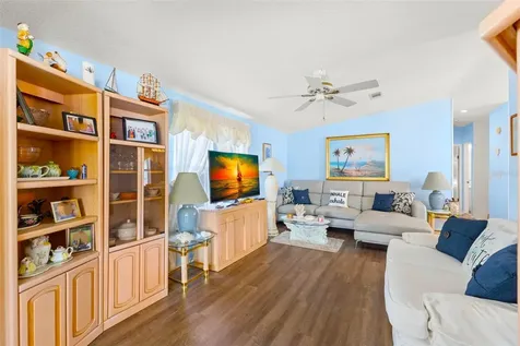 556 Mount Oak Avenue NE St Petersburg FL 33702