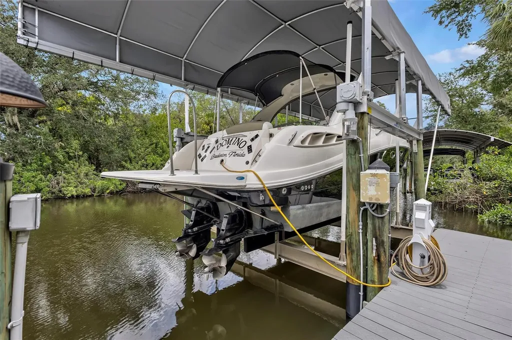 360 46th Court E Bradenton FL 34208